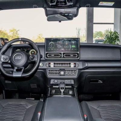 SUV TOUT-TERRAIN 4x4 MODERNE ET ROBUSTE