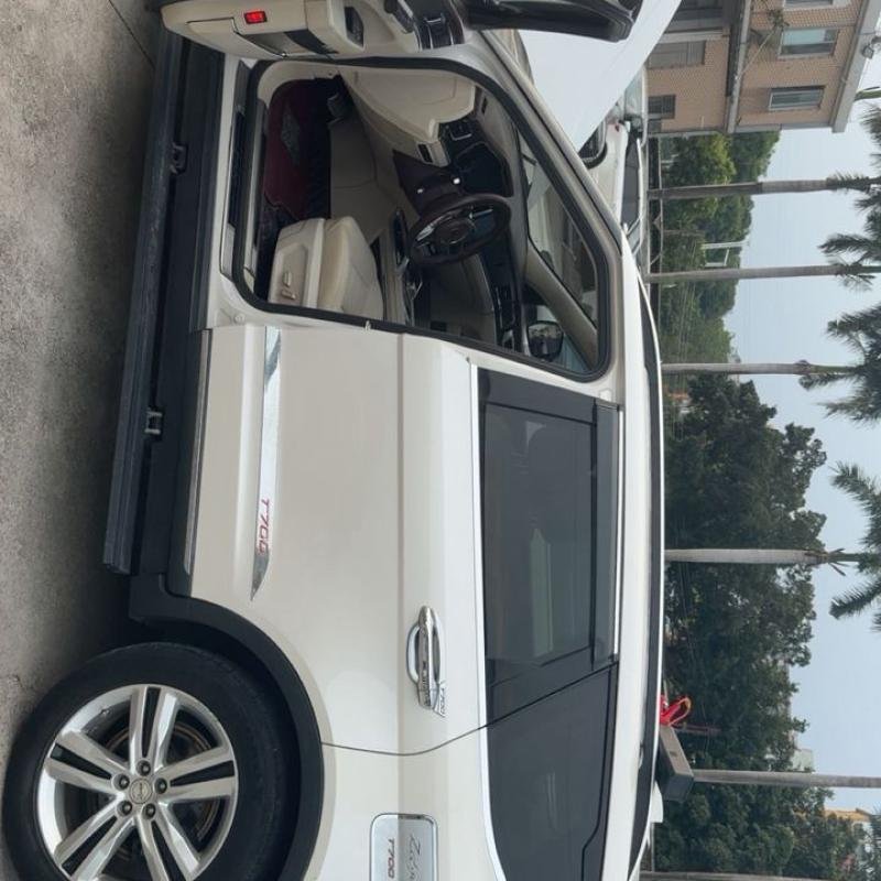 SUV T700