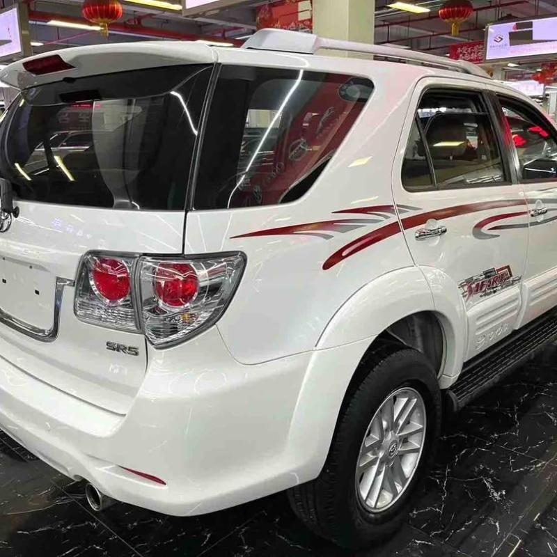 TOYOTA FORTUNER 2011